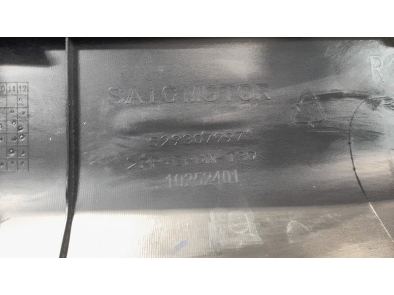 Recambio de estribos laterales para mg zs comfort referencia OEM IAM 10252401  