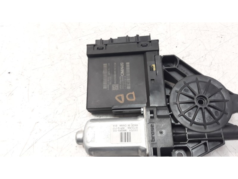 Recambio de motor elevalunas delantero derecho para volvo xc 40 1.5 cat referencia OEM IAM 31674757  