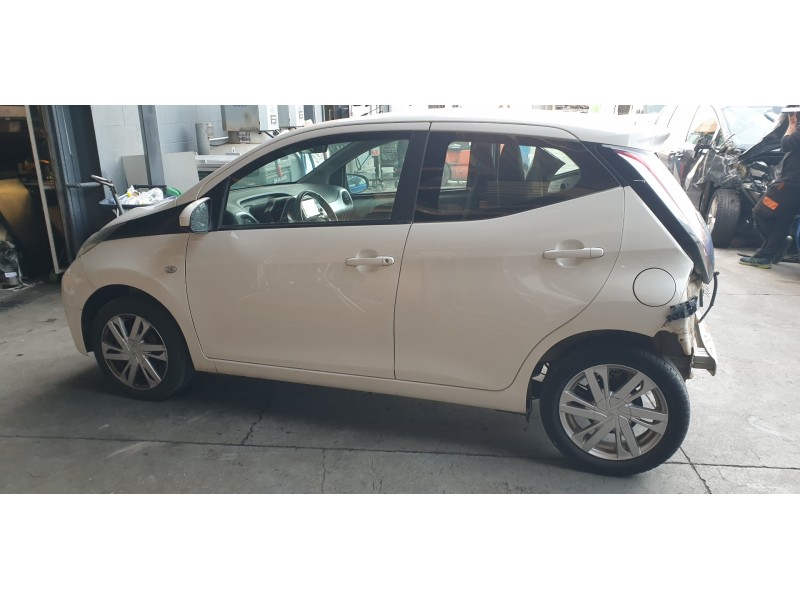 toyota aygo del año 2015