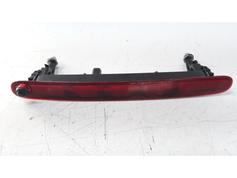 Recambio de luz central de freno para suzuki vitara 1.4 16v boosterjet cat referencia OEM IAM 3581071LA  