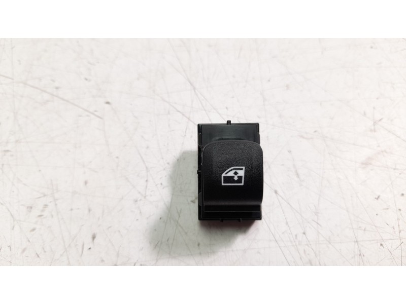 Recambio de mando elevalunas trasero izquierdo para bmw serie 1 lim. (f40) 120i referencia OEM IAM 61317950756  