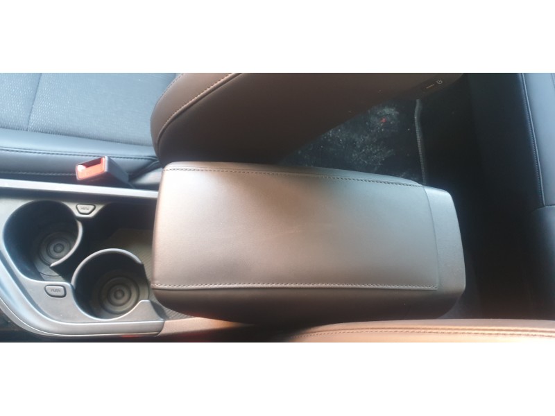 Recambio de apoyabrazos central para kia niro referencia OEM IAM 84680AT000  