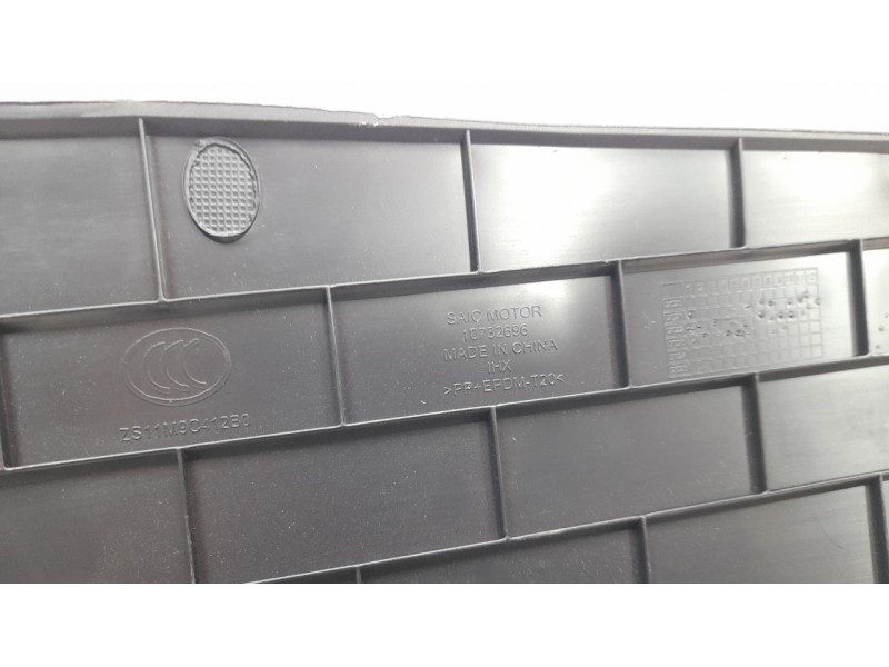 Recambio de guantera para mg zs comfort referencia OEM IAM 10732696  