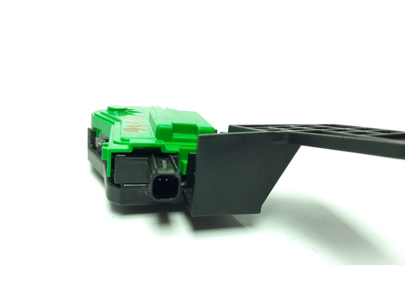 Recambio de tapa exterior combustible para hyundai tucson 2.0 crdi cat referencia OEM IAM 81550D7000  