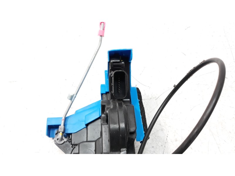 Recambio de cerradura puerta trasera derecha para kia niro referencia OEM IAM 81420AT020  