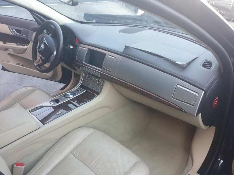 jaguar xf del año 2010