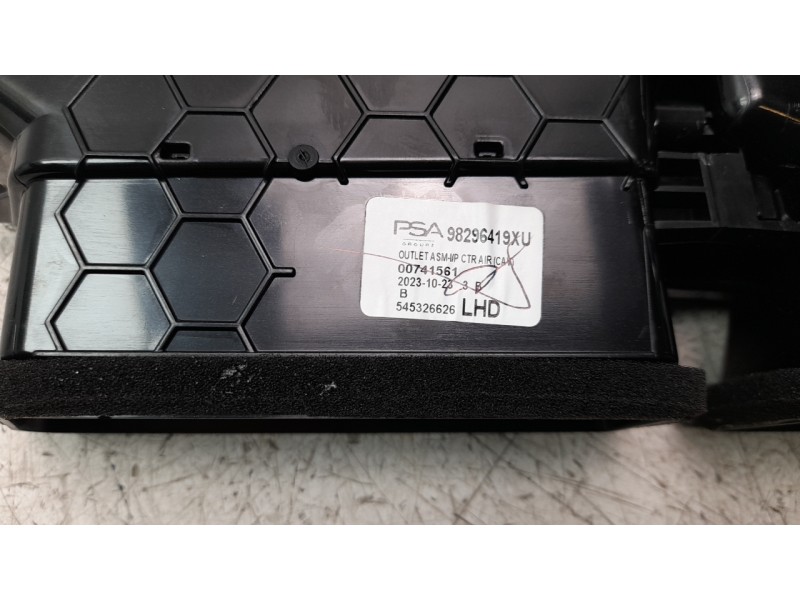 Recambio de aireador central para opel corsa f gs referencia OEM IAM 98296419XU  