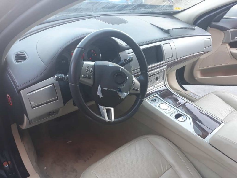 jaguar xf del año 2010