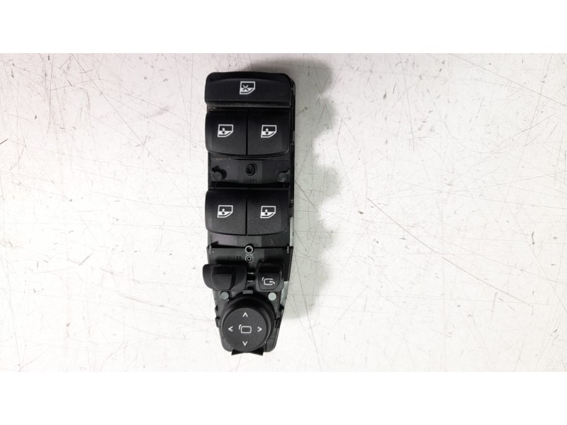 Recambio de mando elevalunas delantero izquierdo para bmw serie 1 lim. (f40) 120i referencia OEM IAM 61317948784  
