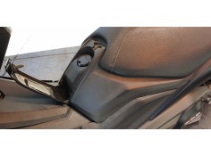 Recambio de moldura para kymco ak550 referencia OEM IAM 8015LGC6E00   2