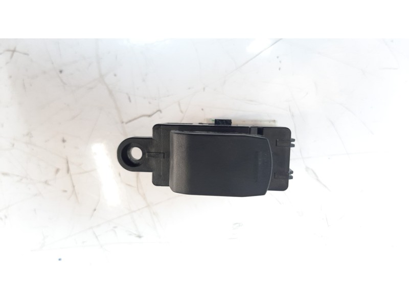 Recambio de mando elevalunas delantero derecho para suzuki vitara 1.4 16v boosterjet cat referencia OEM IAM 3799568L00000  