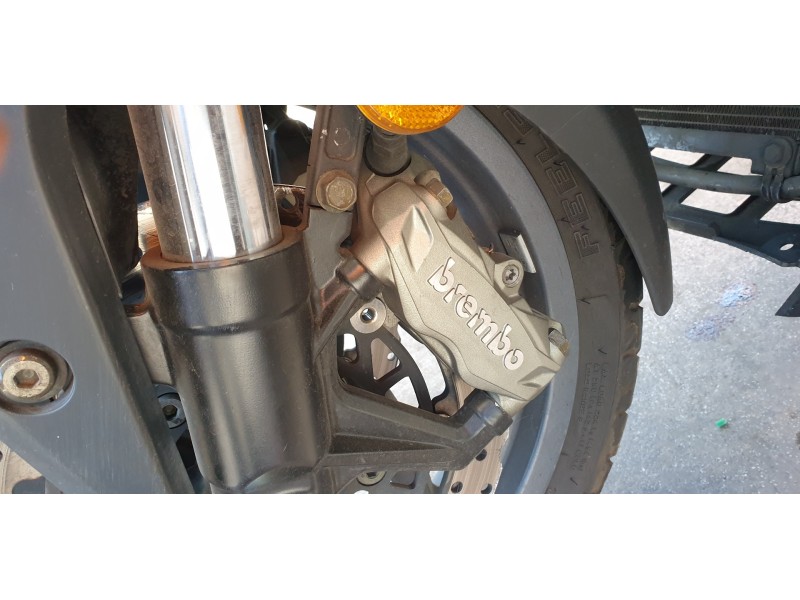 Recambio de pinza de freno delantera izquierda para kymco ak550 referencia OEM IAM 45100LGCE00  