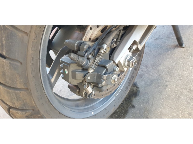 Recambio de pinza de freno trasera derecha para kymco ak550 referencia OEM IAM 43100LGC6E00  