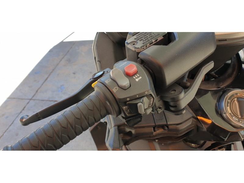 Recambio de piña luces izquierda para kymco ak550 referencia OEM IAM 3520ALGC6E00  