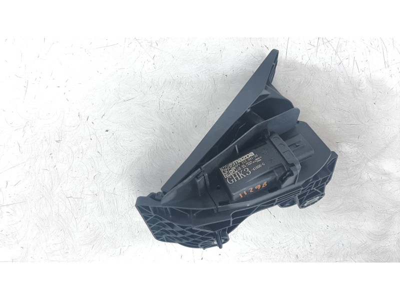 Recambio de potenciometro pedal para mazda 2 lim. () 1.5 16v cat referencia OEM IAM GHK341600G  