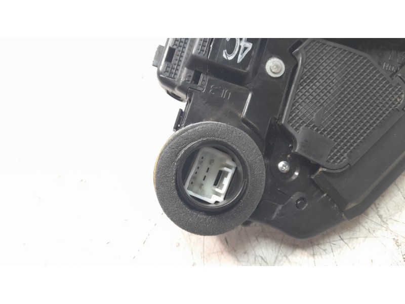 Recambio de cerradura puerta trasera izquierda para toyota auris touring sports (e18) hybrid active business plus referencia OEM