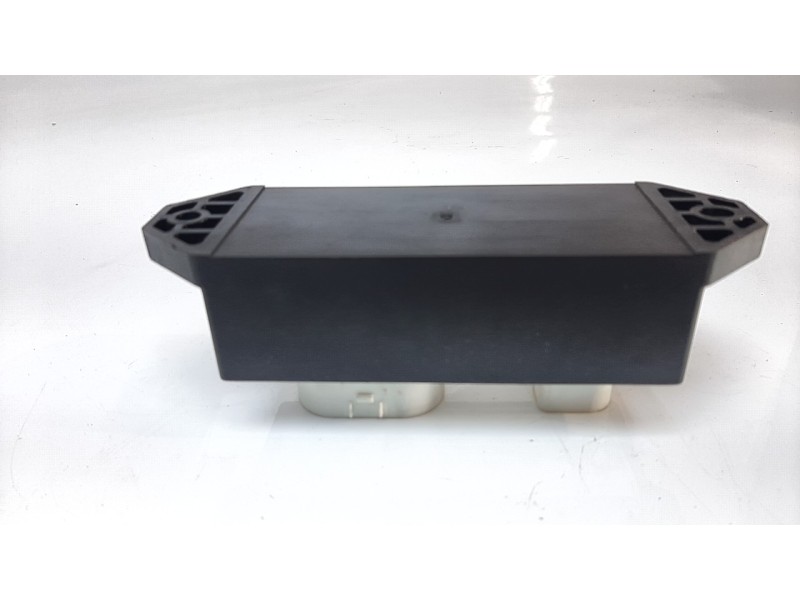 Recambio de caja precalentamiento para mg zs comfort referencia OEM IAM 30090043  