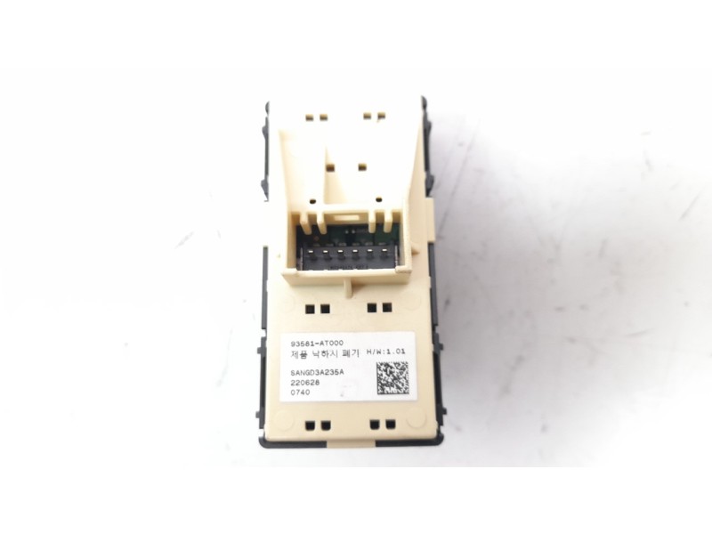 Recambio de mando elevalunas trasero izquierdo para kia niro referencia OEM IAM 93581AT000  