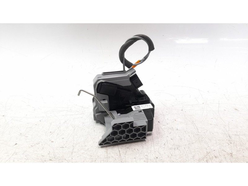 Recambio de cerradura puerta trasera derecha para hyundai bayon bayon referencia OEM IAM 81420Q0400  