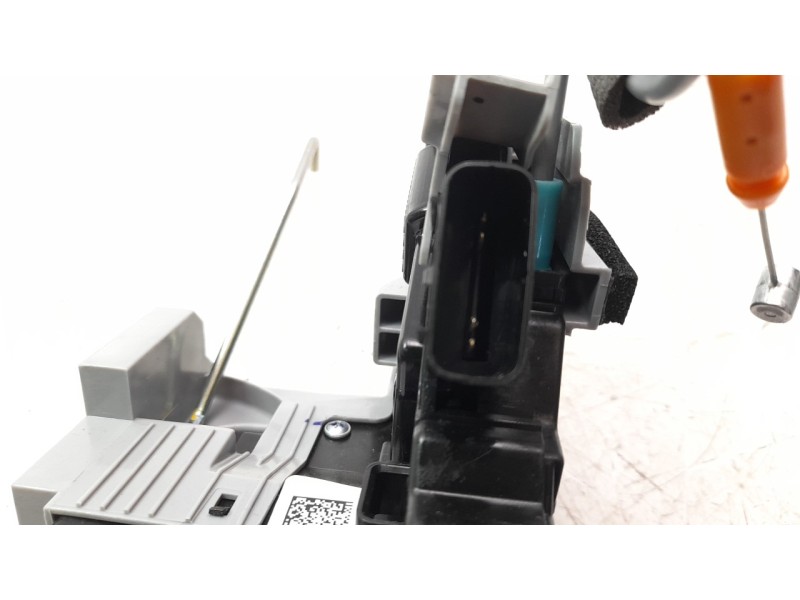 Recambio de cerradura puerta trasera derecha para hyundai bayon bayon referencia OEM IAM 81420Q0400  