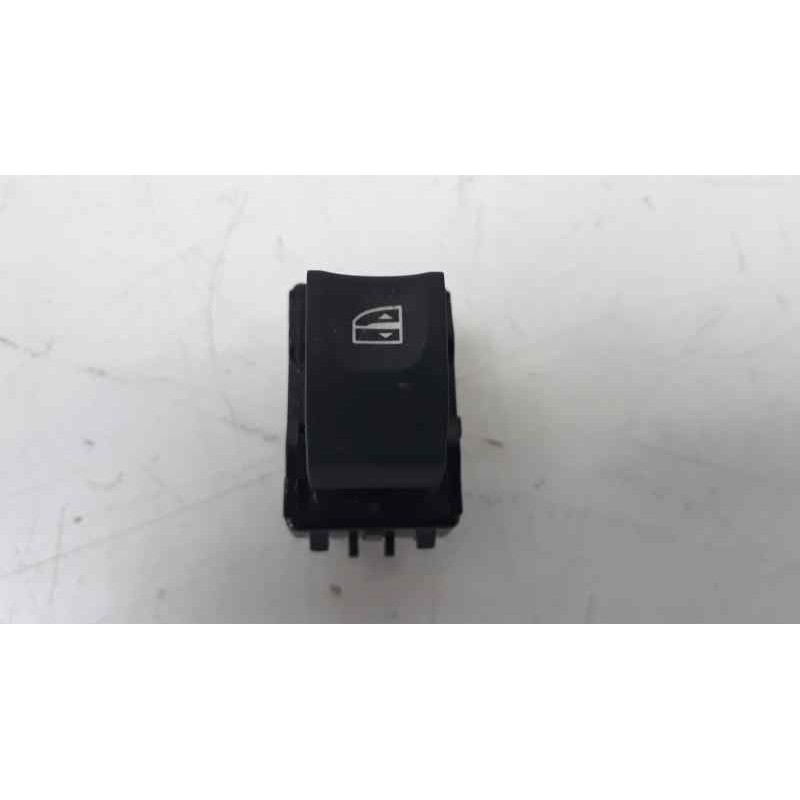 Recambio de mando elevalunas trasero izquierdo para renault megane iii sport tourer dynamique referencia OEM IAM 254010003R  