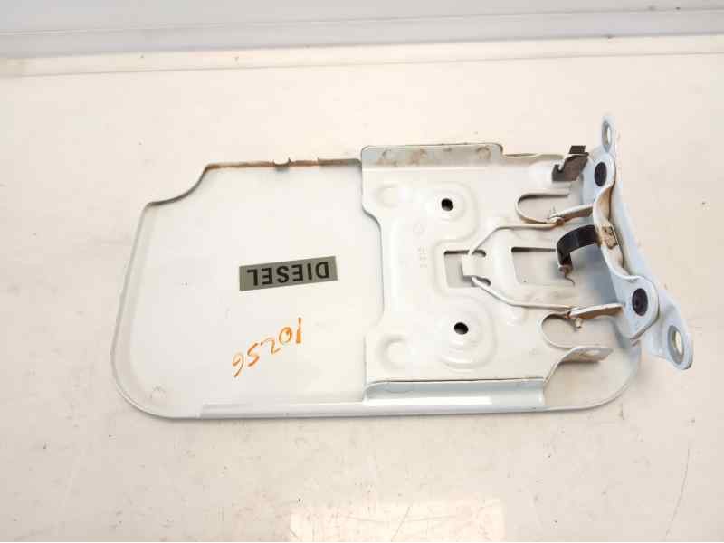Recambio de tapa exterior combustible para dacia dokker ambiance referencia OEM IAM 78833058R  
