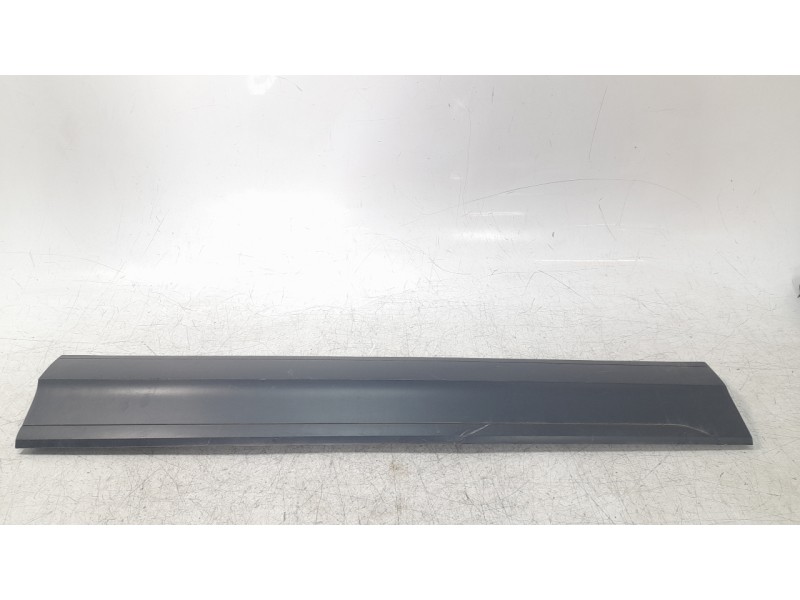 Recambio de moldura para volkswagen t-roc 2.0 tdi referencia OEM IAM 2GA854939  