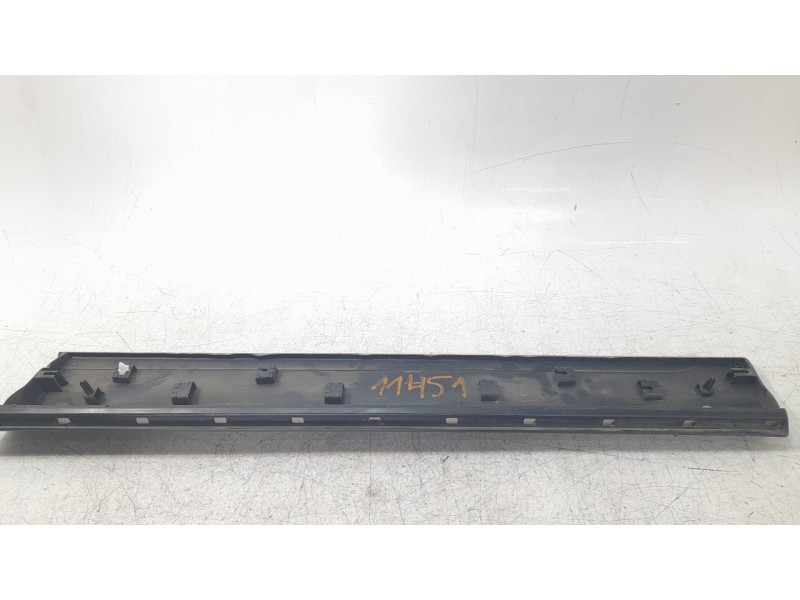 Recambio de moldura para volkswagen t-roc 2.0 tdi referencia OEM IAM 2GA854939  