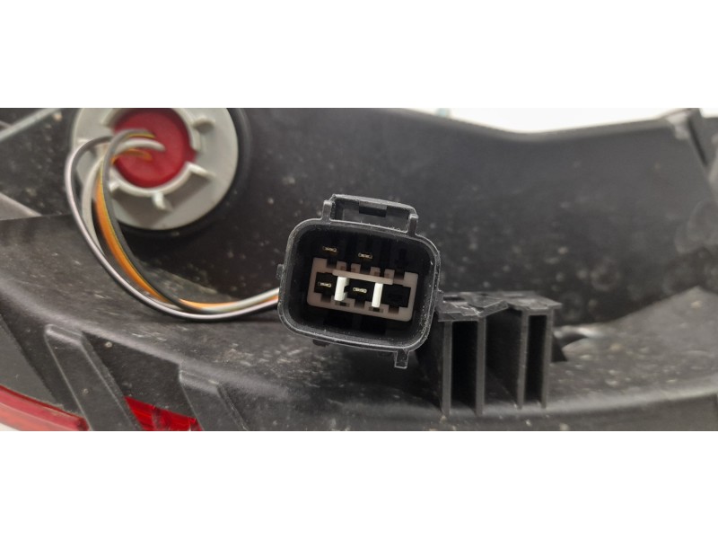 Recambio de piloto trasero derecho paragolpes para kia niro referencia OEM IAM 92406AT100  