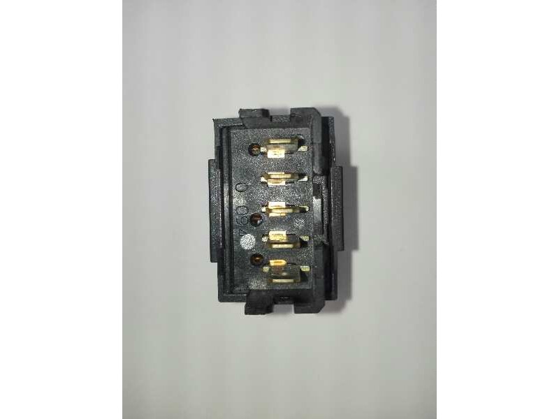 Recambio de mando elevalunas delantero izquierdo para citroen xantia berlina 2.0 hdi 90/110 attraction referencia OEM IAM   