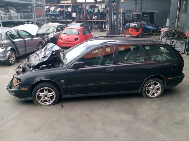 volvo v40 familiar del año 1999