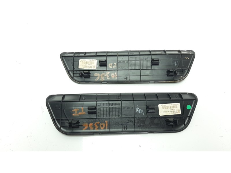 Recambio de moldura para hyundai tucson 2.0 crdi cat referencia OEM IAM 85888D7000 85878D7000 