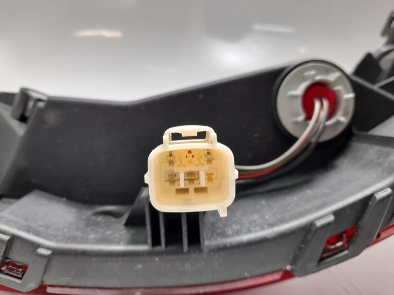 Recambio de piloto trasero izquierdo paragolpes para kia niro referencia OEM IAM 92405AT110  