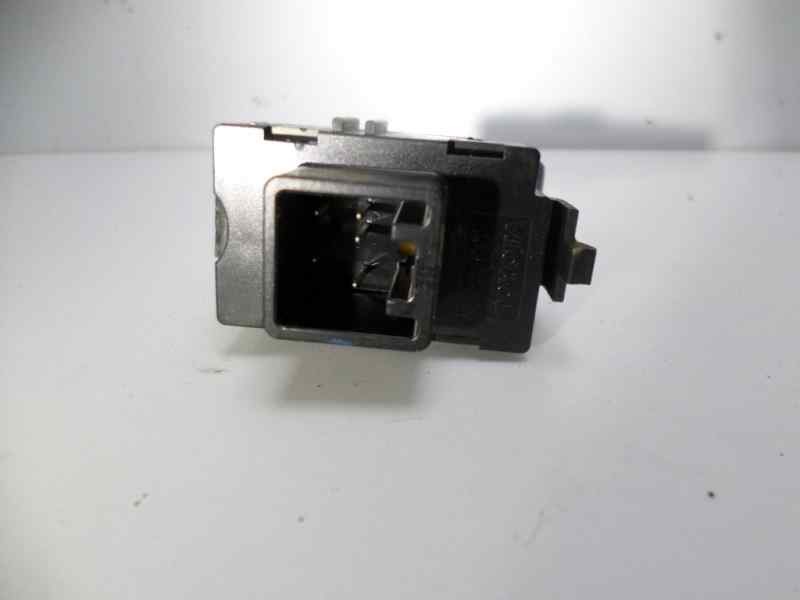 Recambio de mando elevalunas delantero derecho para toyota corolla (e12) 2.0 d-4d linea luna berlina referencia OEM IAM   