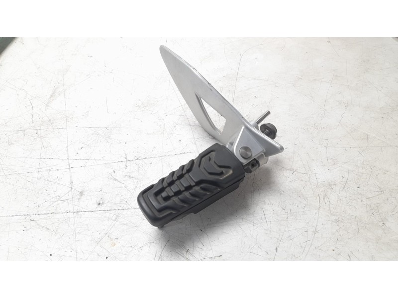 Recambio de estribo para bmw r 1250 rt r 1250 rt referencia OEM IAM 46718535642  