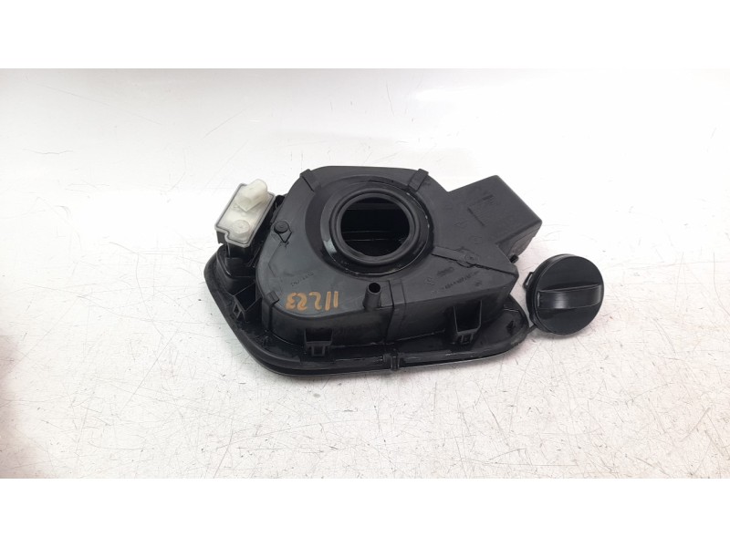 Recambio de tapa exterior combustible para opel corsa f 1.2 referencia OEM IAM 39167574  