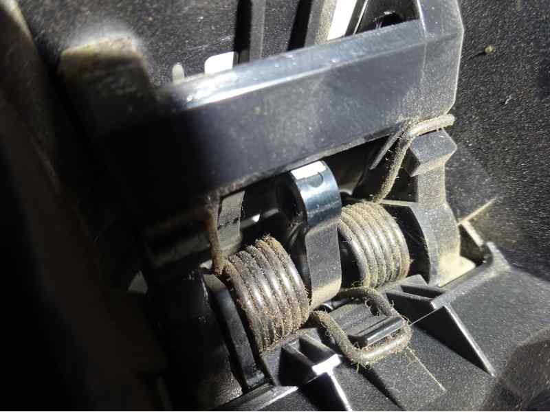 Recambio de maneta interior delantera derecha para nissan cabstar 09.06 referencia OEM IAM   