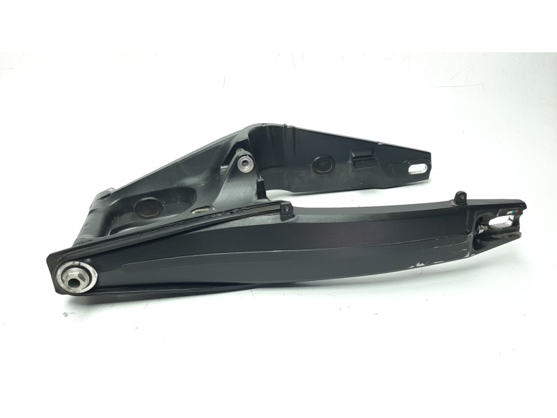 Recambio de puente trasero para honda cb 650r referencia OEM IAM 52200MKND50  