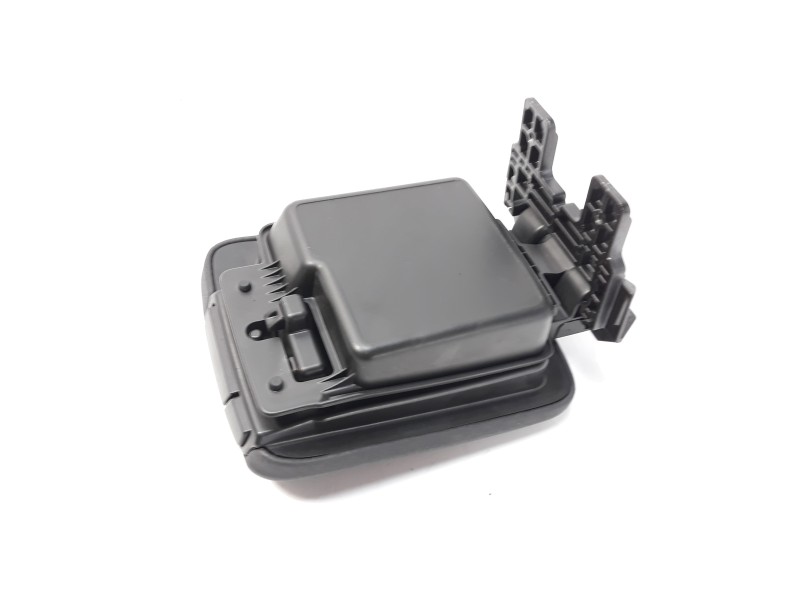 Recambio de apoyabrazos central para volvo c30 2.0 d momentum referencia OEM IAM 39867437  