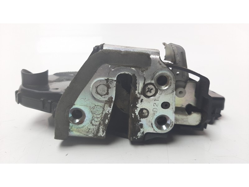 Recambio de cerradura puerta trasera derecha para toyota rav 4 (a3) executive referencia OEM IAM A046693  