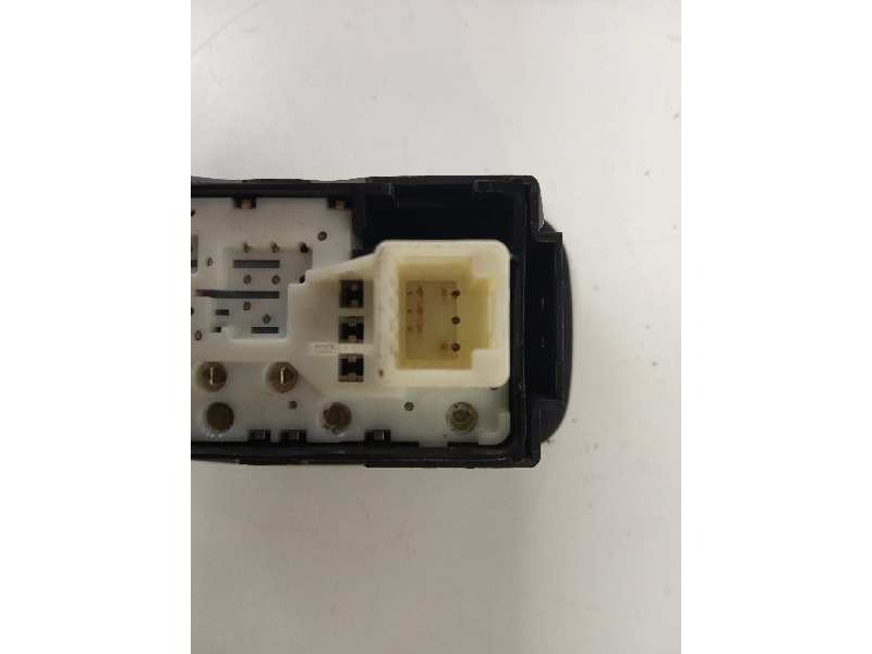 Recambio de mando elevalunas trasero derecho para toyota auris hybrid active referencia OEM IAM 192801  