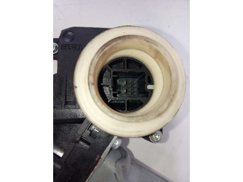 Recambio de elevalunas trasero derecho para toyota auris hybrid active referencia OEM IAM 857200D120  