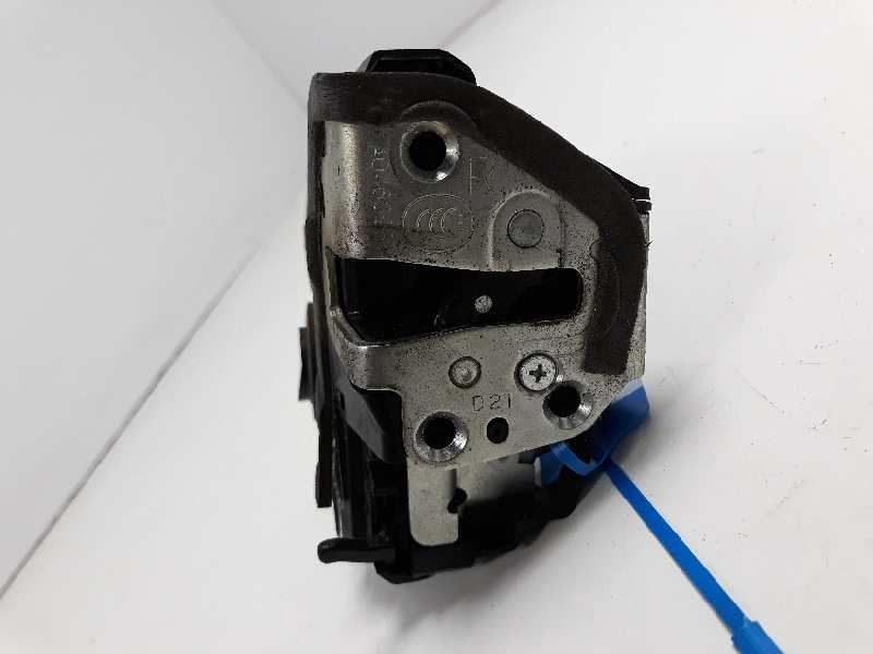 Recambio de cerradura puerta trasera derecha para toyota auris hybrid active referencia OEM IAM   