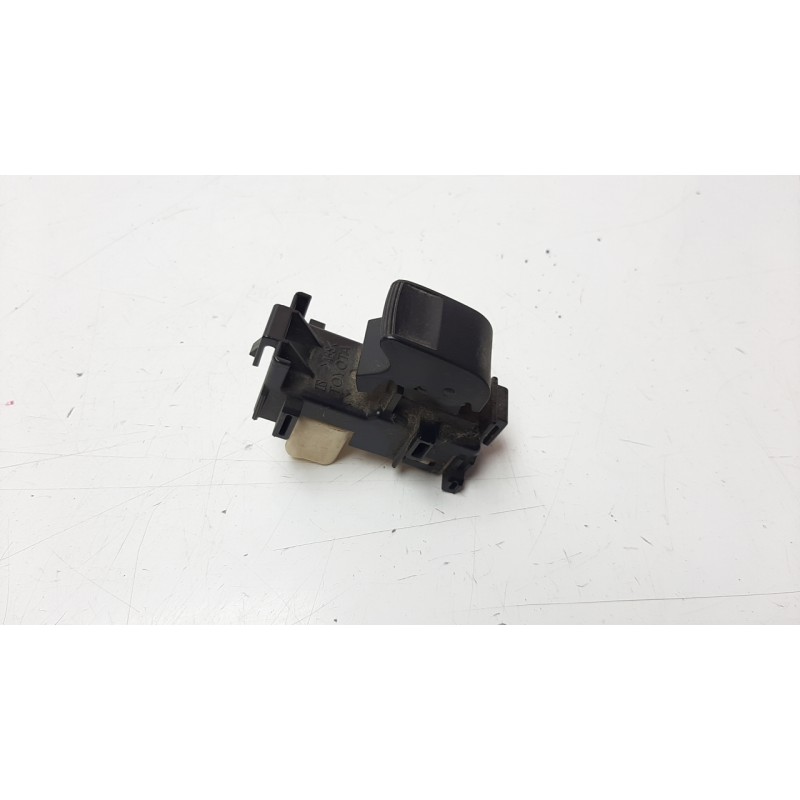 Recambio de mando elevalunas trasero derecho para toyota rav 4 (a3) executive referencia OEM IAM 8481052030 IAF810068HQ EWSTY005