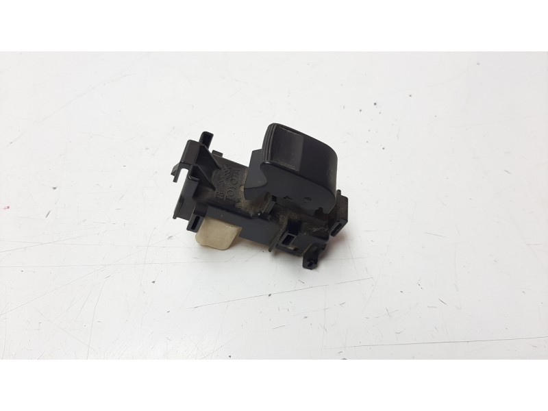 Recambio de mando elevalunas trasero derecho para toyota rav 4 (a3) executive referencia OEM IAM 8481052030 IAF810068HQ EWSTY005