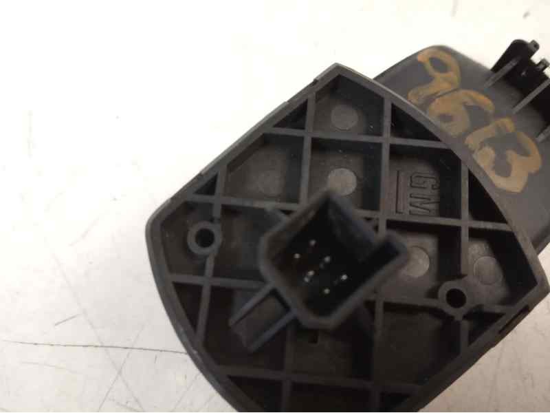 Recambio de mando elevalunas delantero derecho para opel corsa e color edition referencia OEM IAM 13430018  