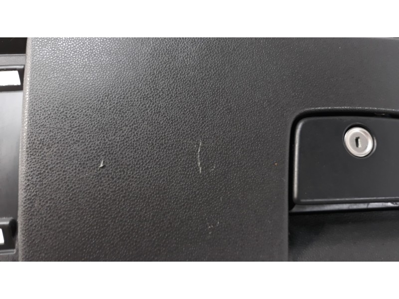 Recambio de guantera para volvo c30 2.0 d momentum referencia OEM IAM 9123248  