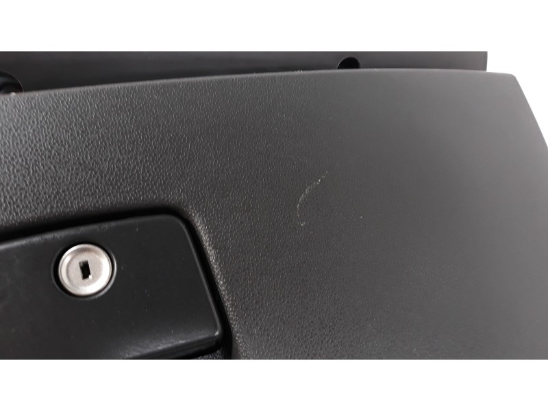 Recambio de guantera para volvo c30 2.0 d momentum referencia OEM IAM 9123248  