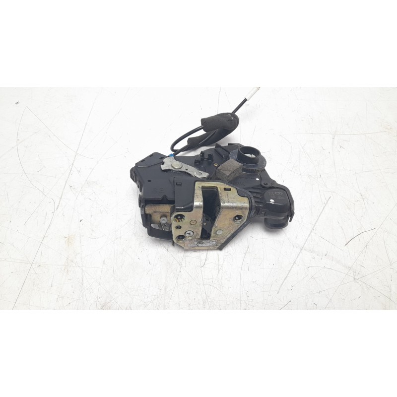 Recambio de cerradura puerta delantera derecha para toyota land cruiser (j12) 3.0 turbodiesel referencia OEM IAM 6903033272  