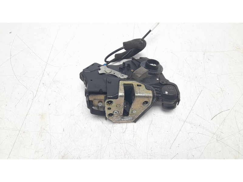 Recambio de cerradura puerta delantera derecha para toyota land cruiser (j12) 3.0 turbodiesel referencia OEM IAM 6903033272  